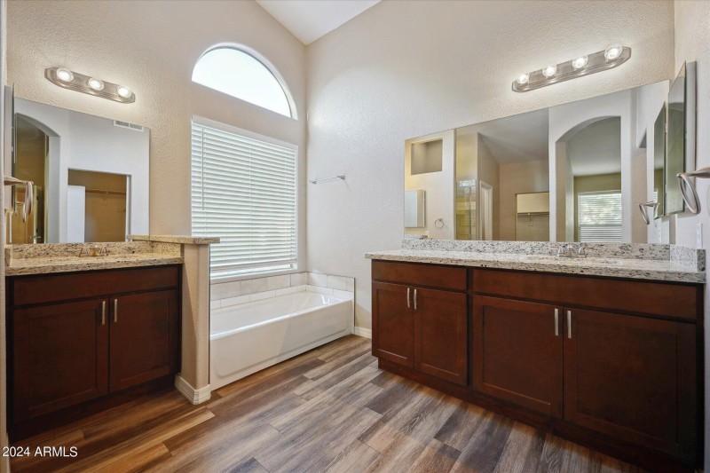 11-011-primary-bathroom