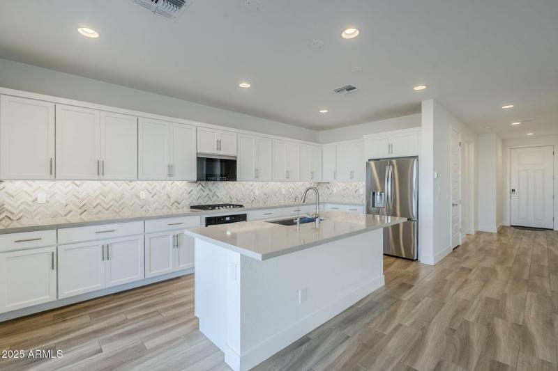 10-web-or-mls-214th-10