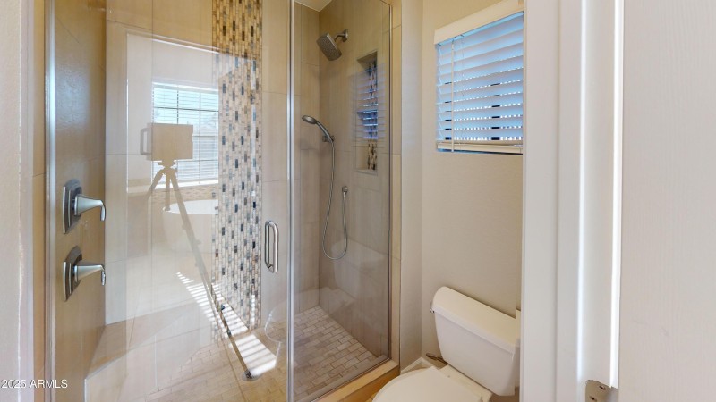 9050-E-Gray-Rd-Bathroom