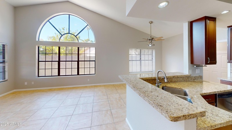 9050-E-Gray-Rd-Dining-Room