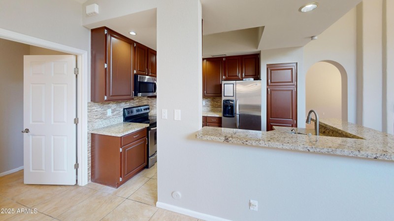 9050-E-Gray-Rd-Kitchen