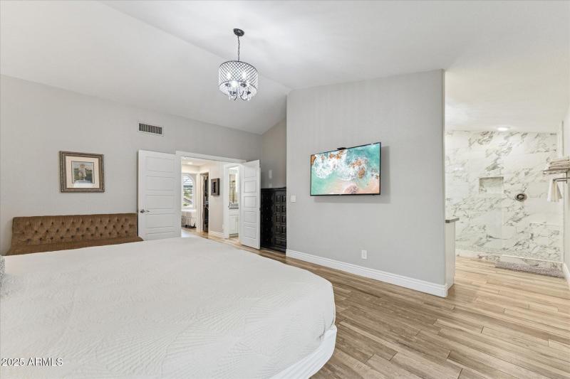 30-029-primary-bedroom