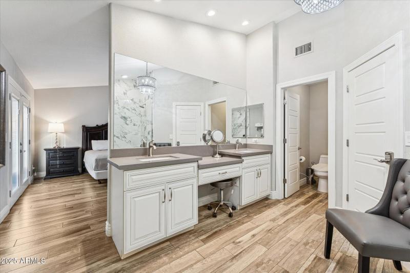 31-030-primary-bathroom