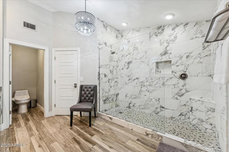 32-031-primary-bathroom