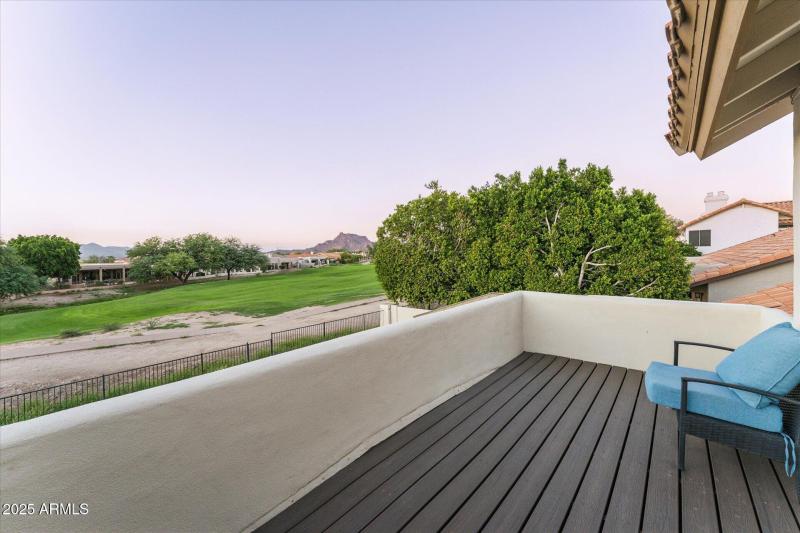 33-032-primary-balcony