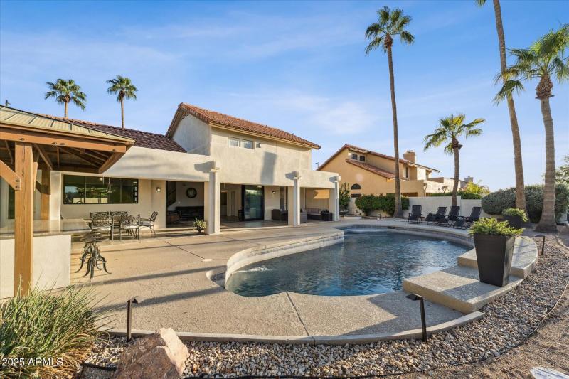 42-041-rear-exterior