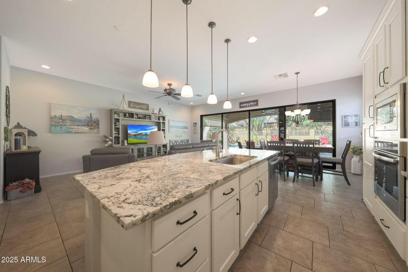 Bright & Open Floorplan