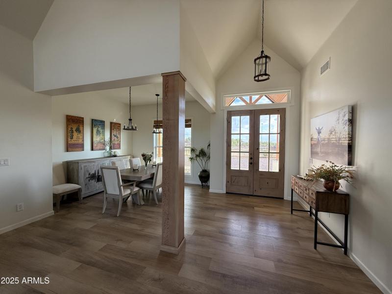 7 Entry & dining room