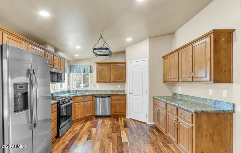 Kitchen with gas cooktop