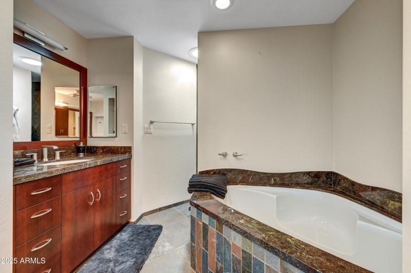 019_Primary Spa Detail