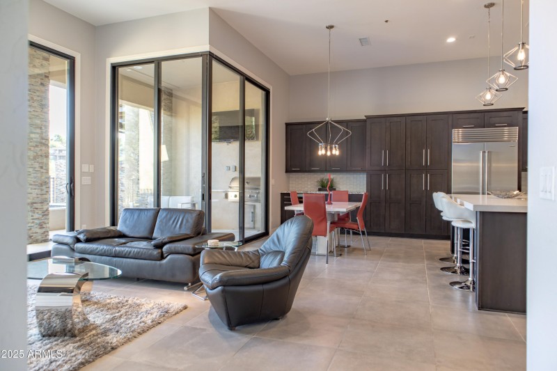 Great room facing brkfst room