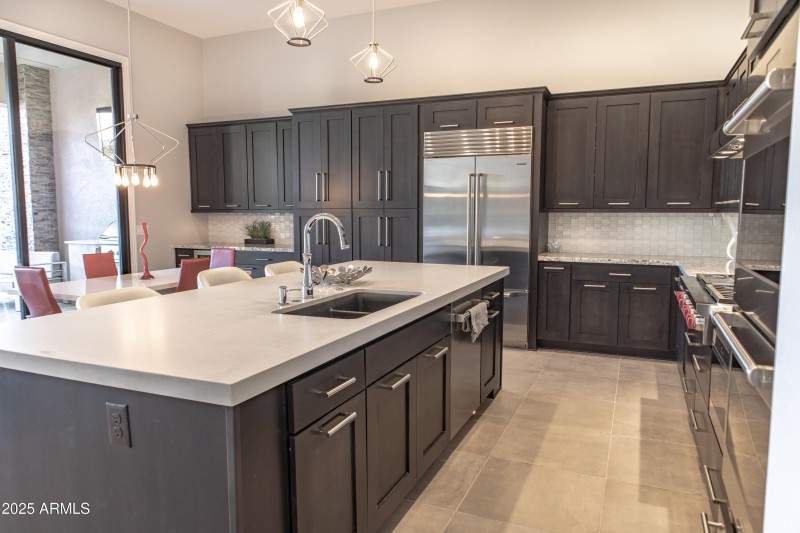 Kitchen sink & dishwasher