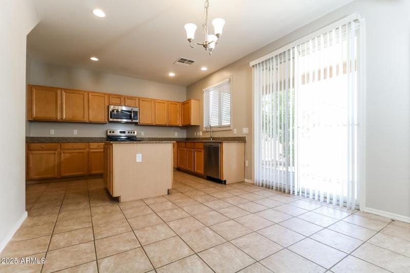 007-photo-dining-room-12850669