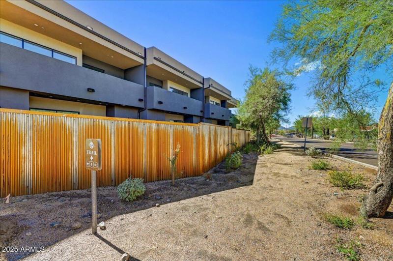 10-Cave Creek Living