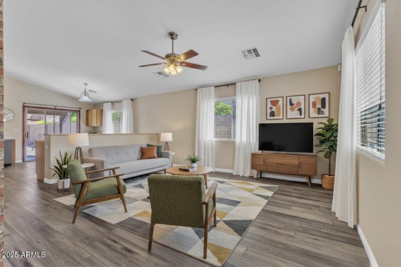 Virtually Staged_FamilyRoom3