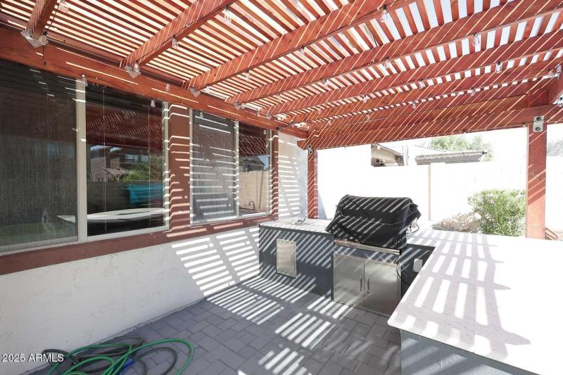 Covered Patio-BBQ Grill