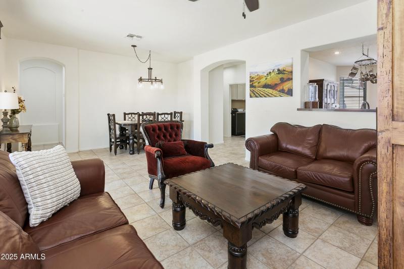 Family Room - Dining