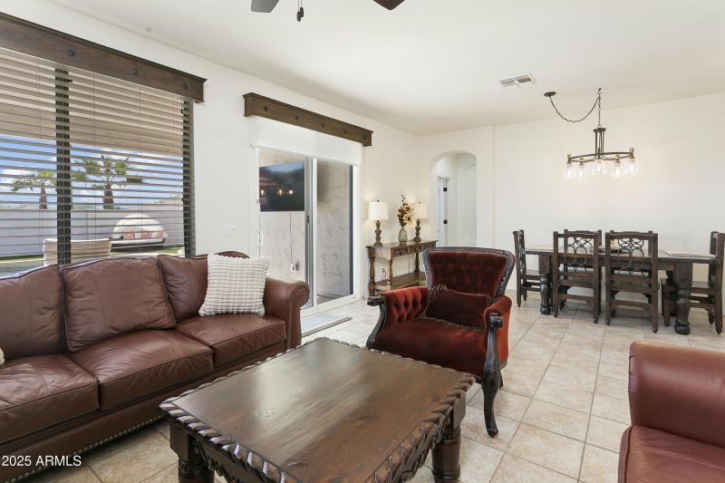 Family Room - Dining