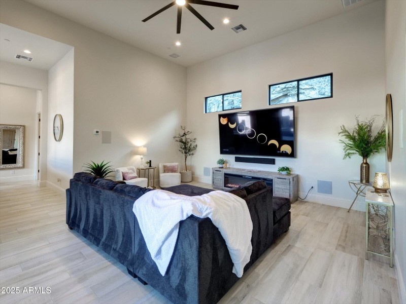 Attached casitas/bonus room