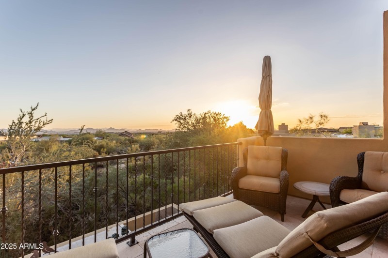 primary bedroom patio 01