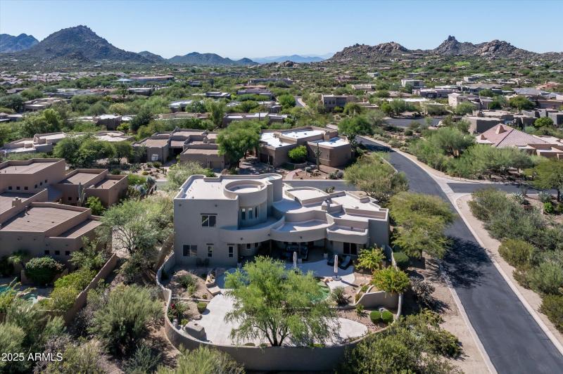 02-10918ESutherlandWay-2