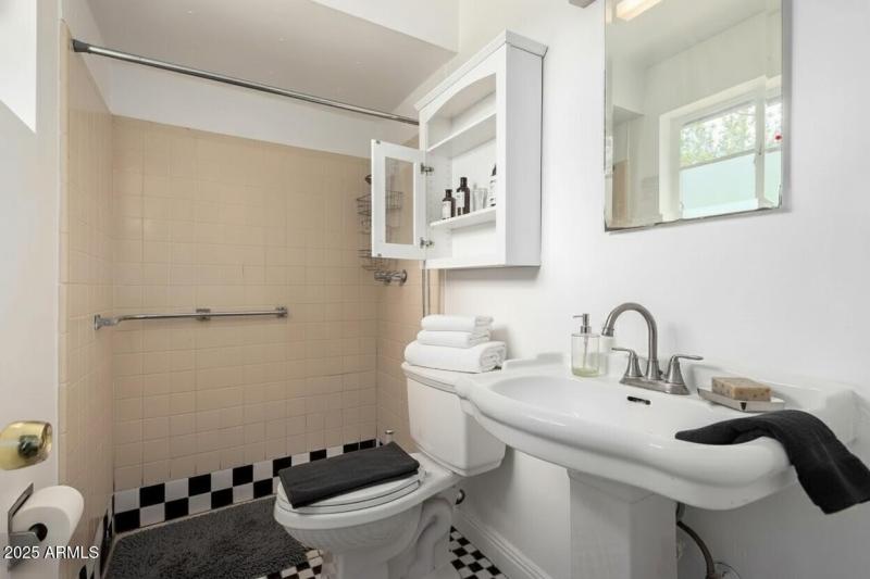 Bathroom 1 Virtual Staging