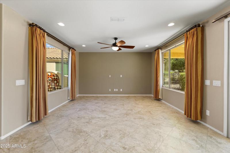 07-26735 W Oraibi Dr