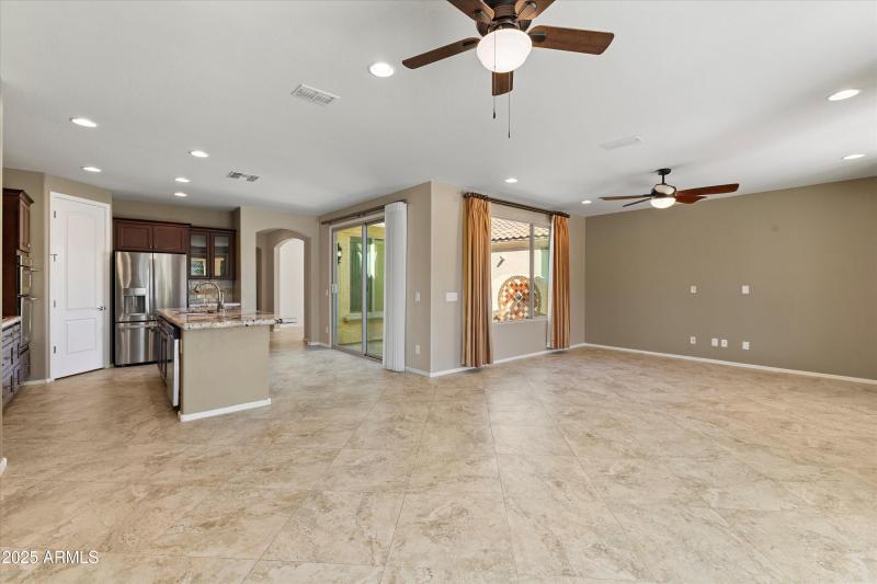 09-26735 W Oraibi Dr