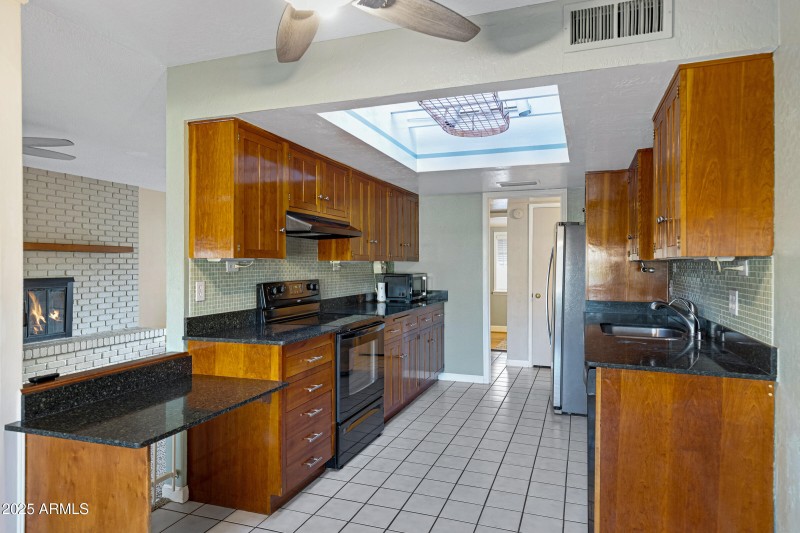 635 S Edgewater Dr-10