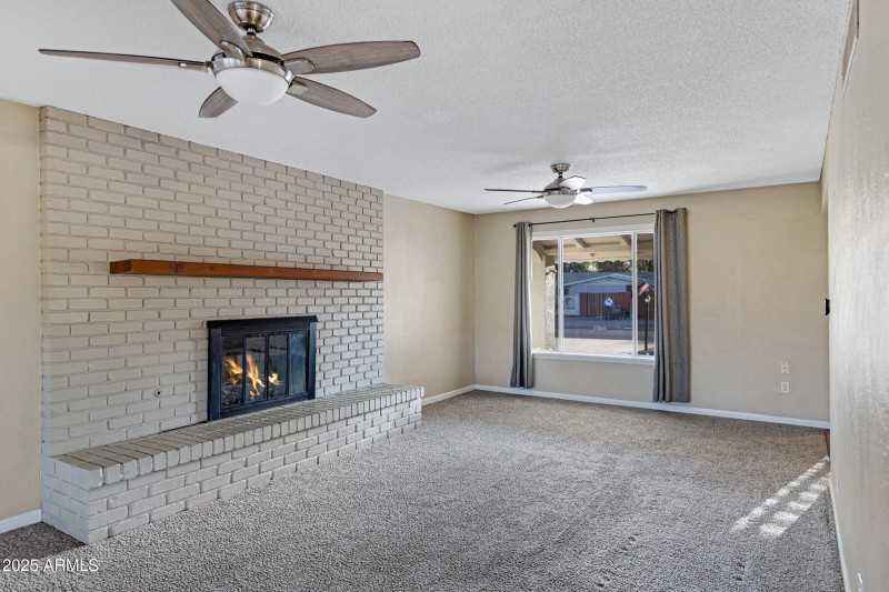 635 S Edgewater Dr-9