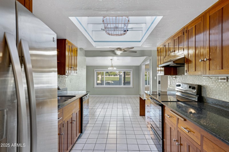 635 S Edgewater Dr-12