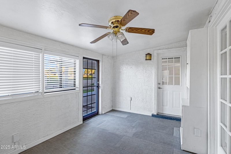 635 S Edgewater Dr-25