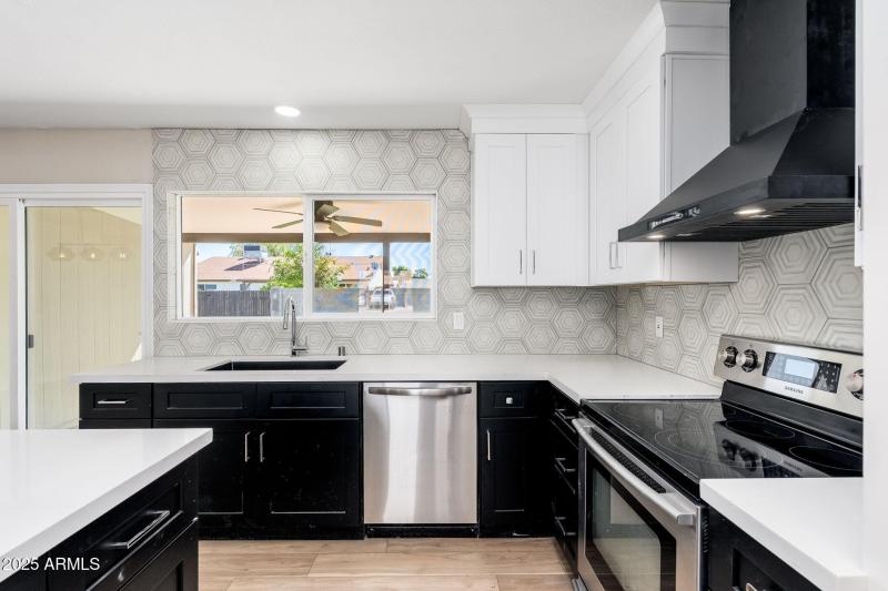 1805 W Cheyenne Dr - 10