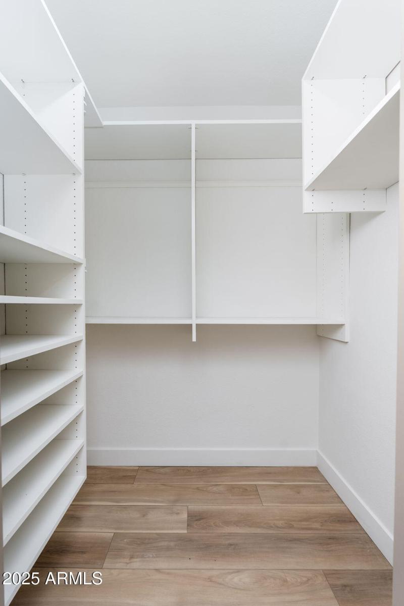 1805 W Cheyenne Dr - 18