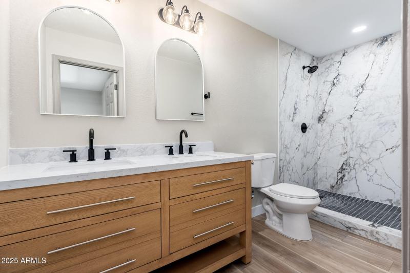 1805 W Cheyenne Dr - 19