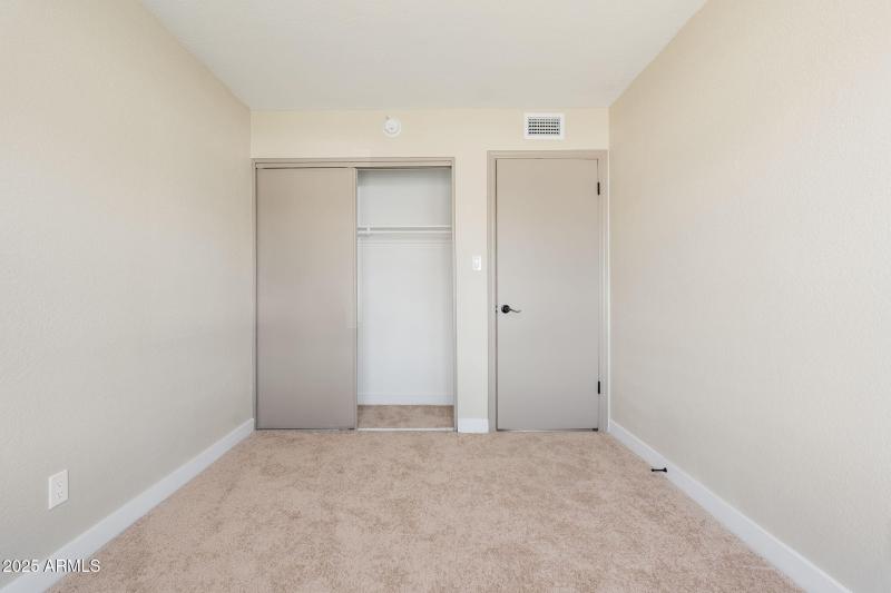 1805 W Cheyenne Dr - 21