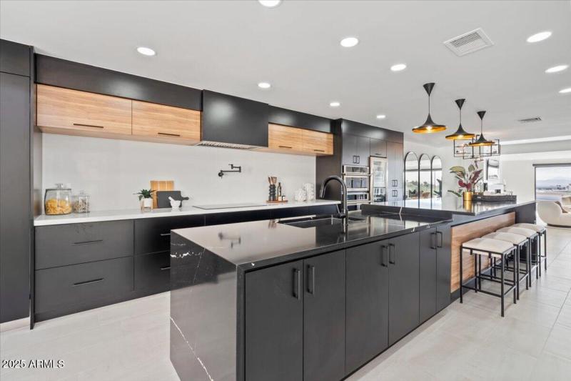 KITCHEN TOWARD SOUTHERN VIEW