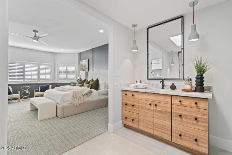 PRIMARY BATH TOWARD BEDROOM