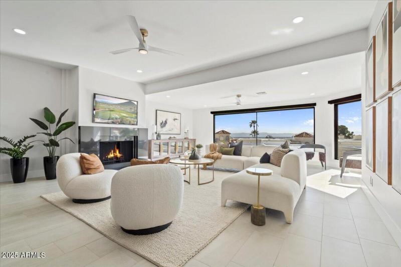 MAIN LIVING FACING SOUTH