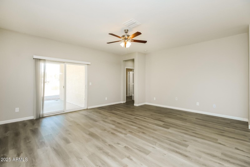 002-photo-living-room-14869284