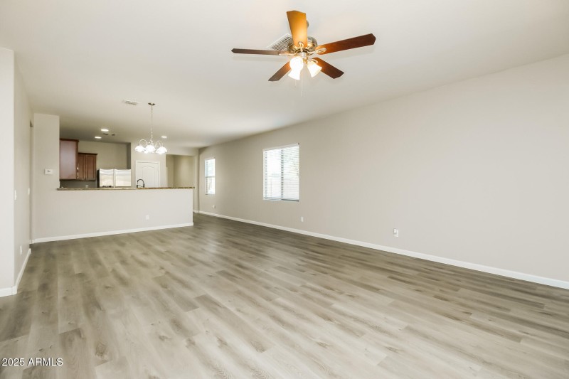 004-photo-living-room-14869286