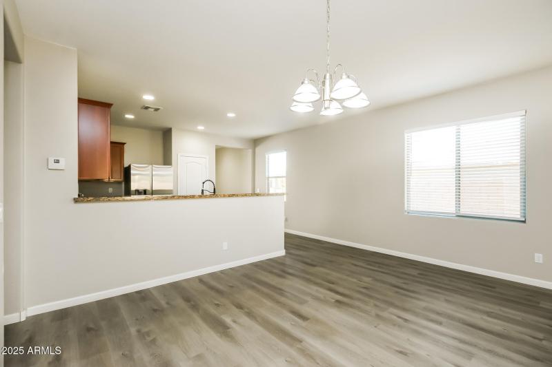 007-photo-dining-room-14869287