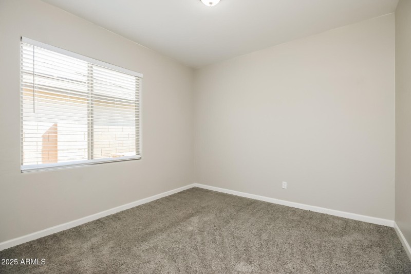 014-photo-bedroom-14869276