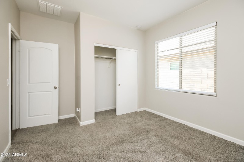 015-photo-bedroom-14869277