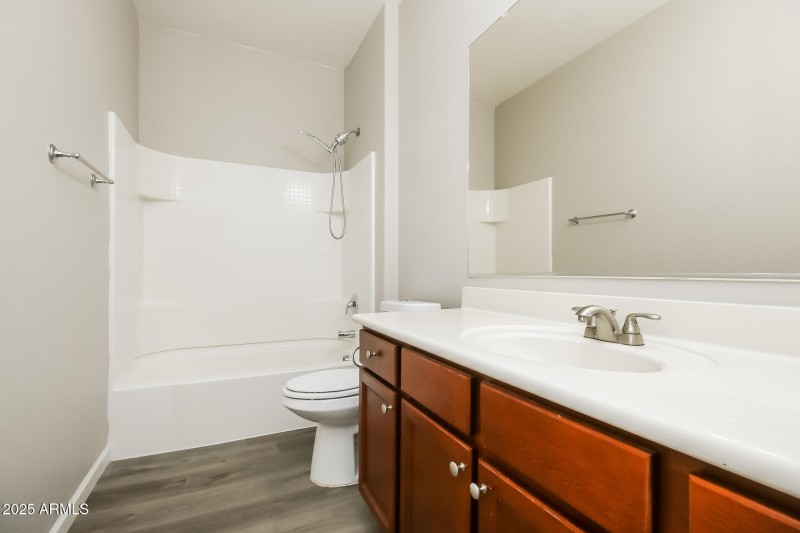 017-photo-bathroom-14869280