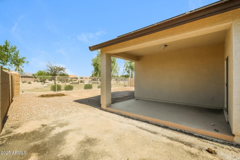 018-photo-rear-view-14869279