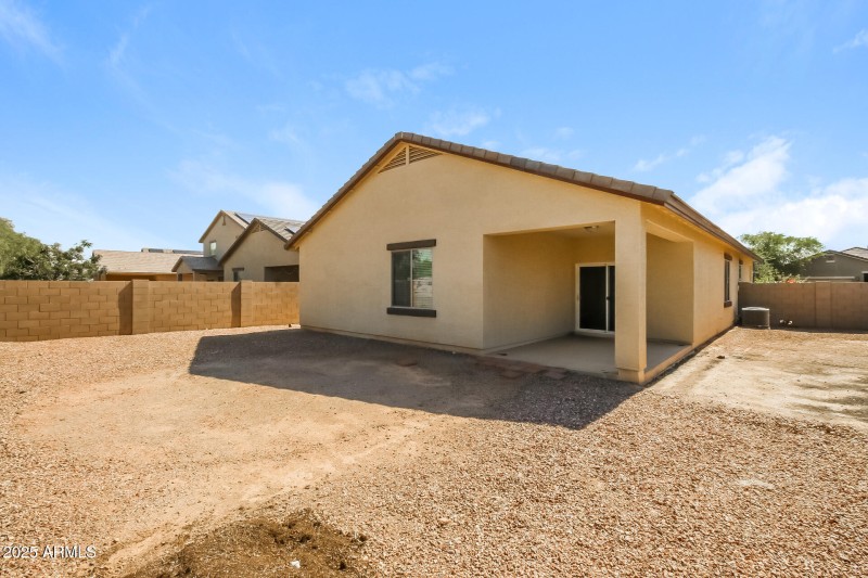 020-photo-rear-view-14869282