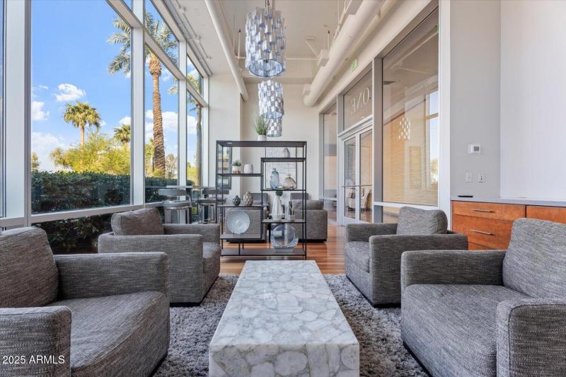 1st Floor Sitting Area