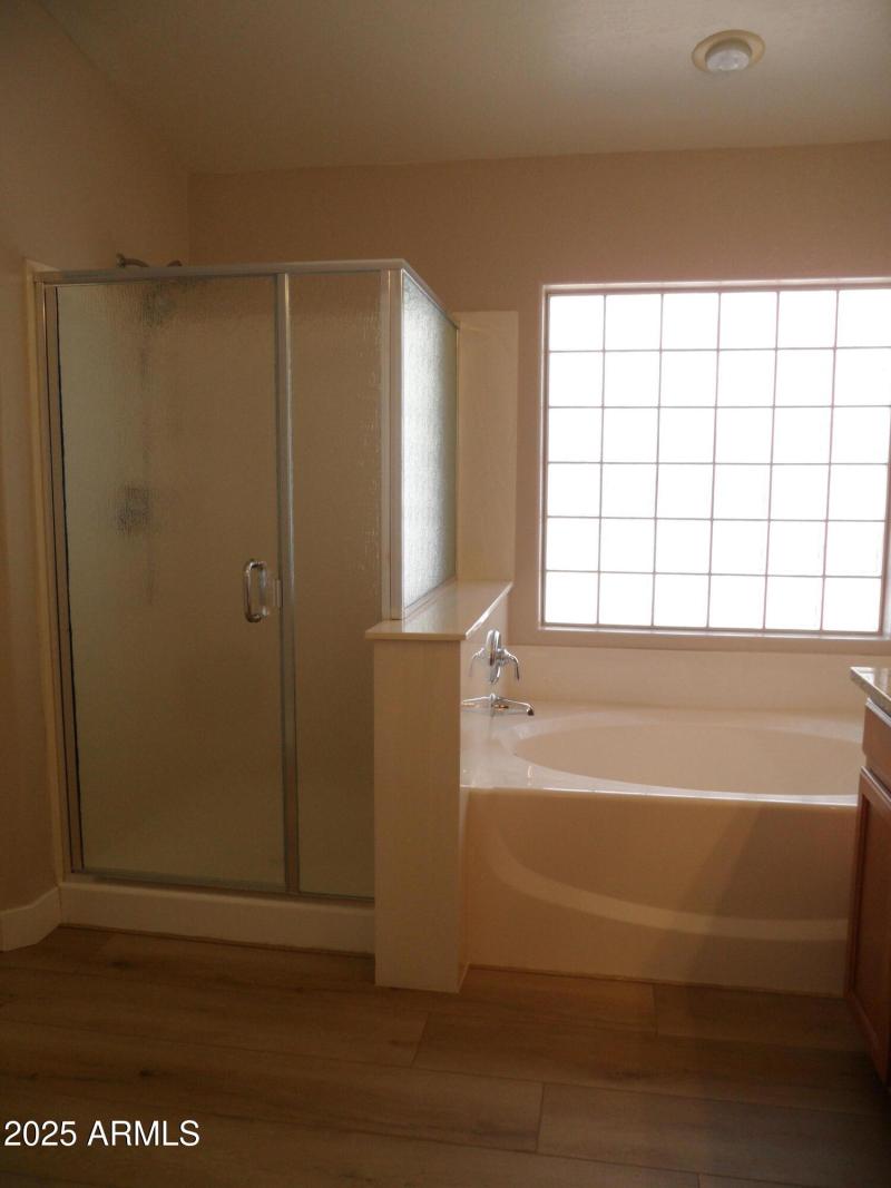 separate tub & shower in primary