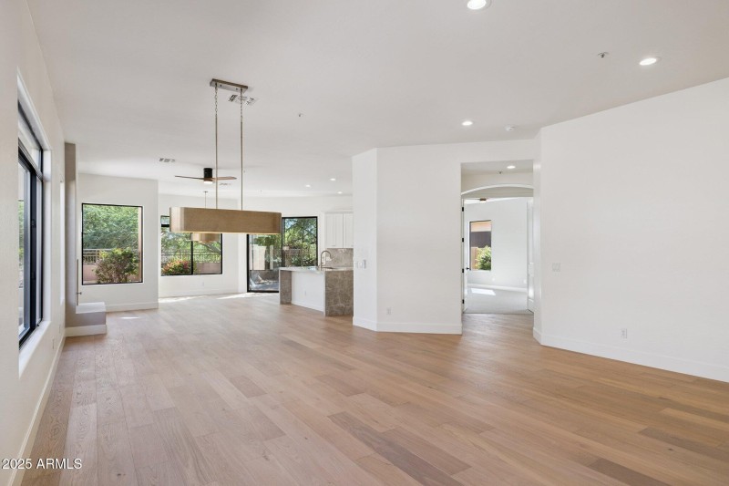 6-web-or-mls-8179-e-sierra-pinta-dr